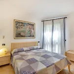 Villa Corbezzolo Giallo *