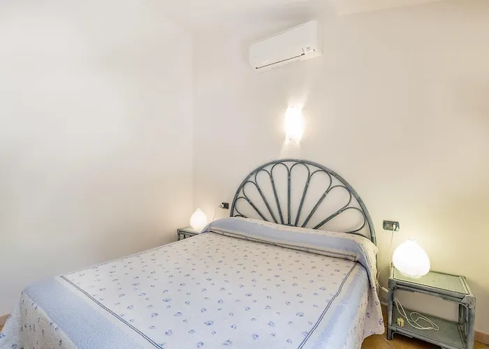 Вилла Corbezzolo Giallo *